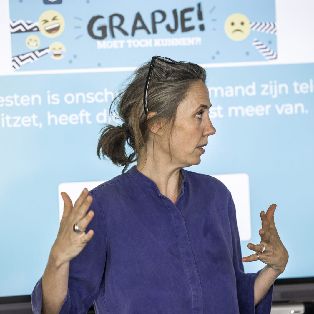 akkidsweek media_18 basisschool Hoeksteen in Honselerdijk. De kinderen uit groep 7 krijgen daar vlogles , media bewustzijn. De gevaren van internet en de regels wat niet en wel te delen via app’s en sociale media.
foto:Arie Kievit